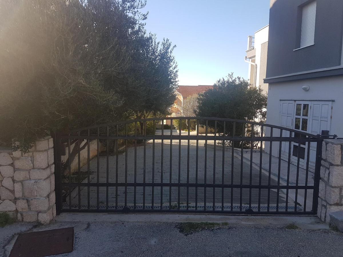 Allegro Apartments Novalja Bagian luar foto