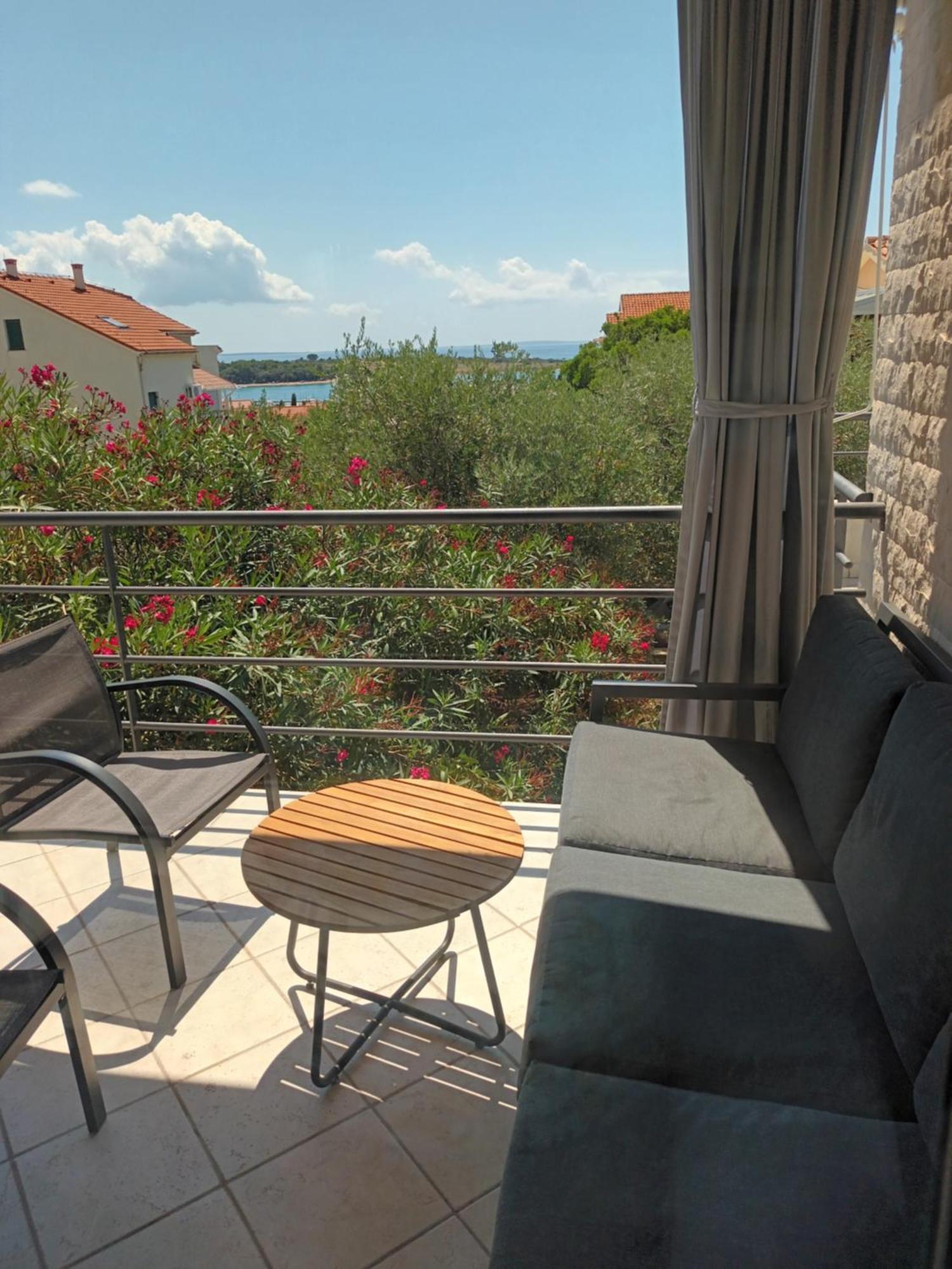 Allegro Apartments Novalja Bagian luar foto