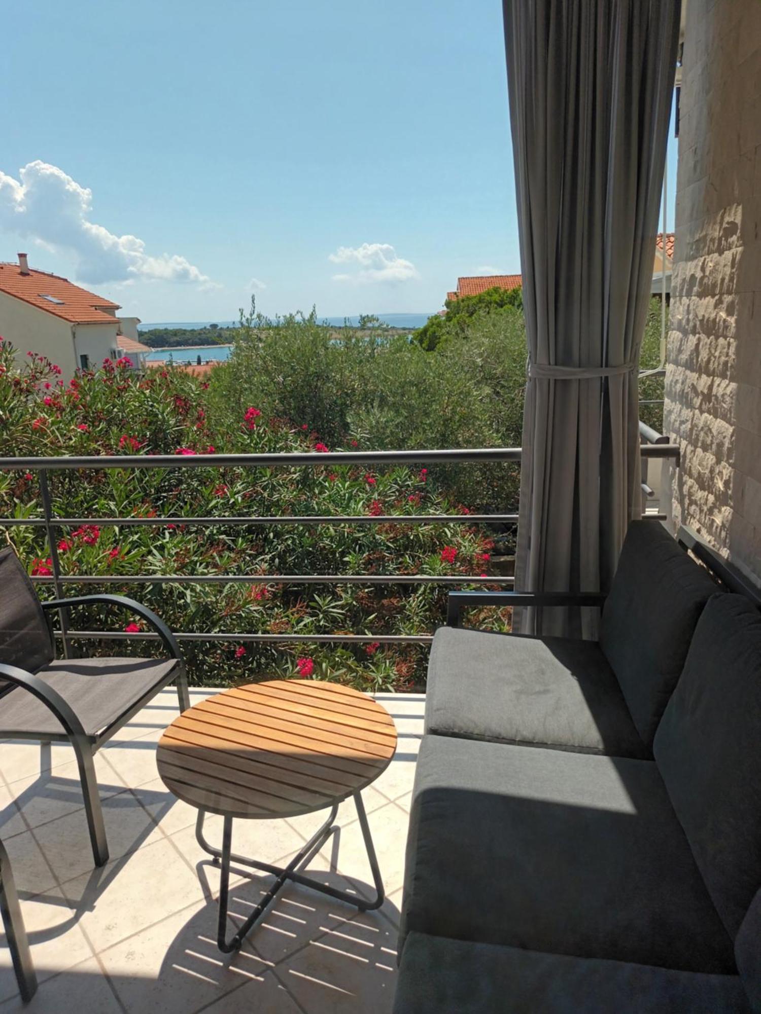 Allegro Apartments Novalja Bagian luar foto
